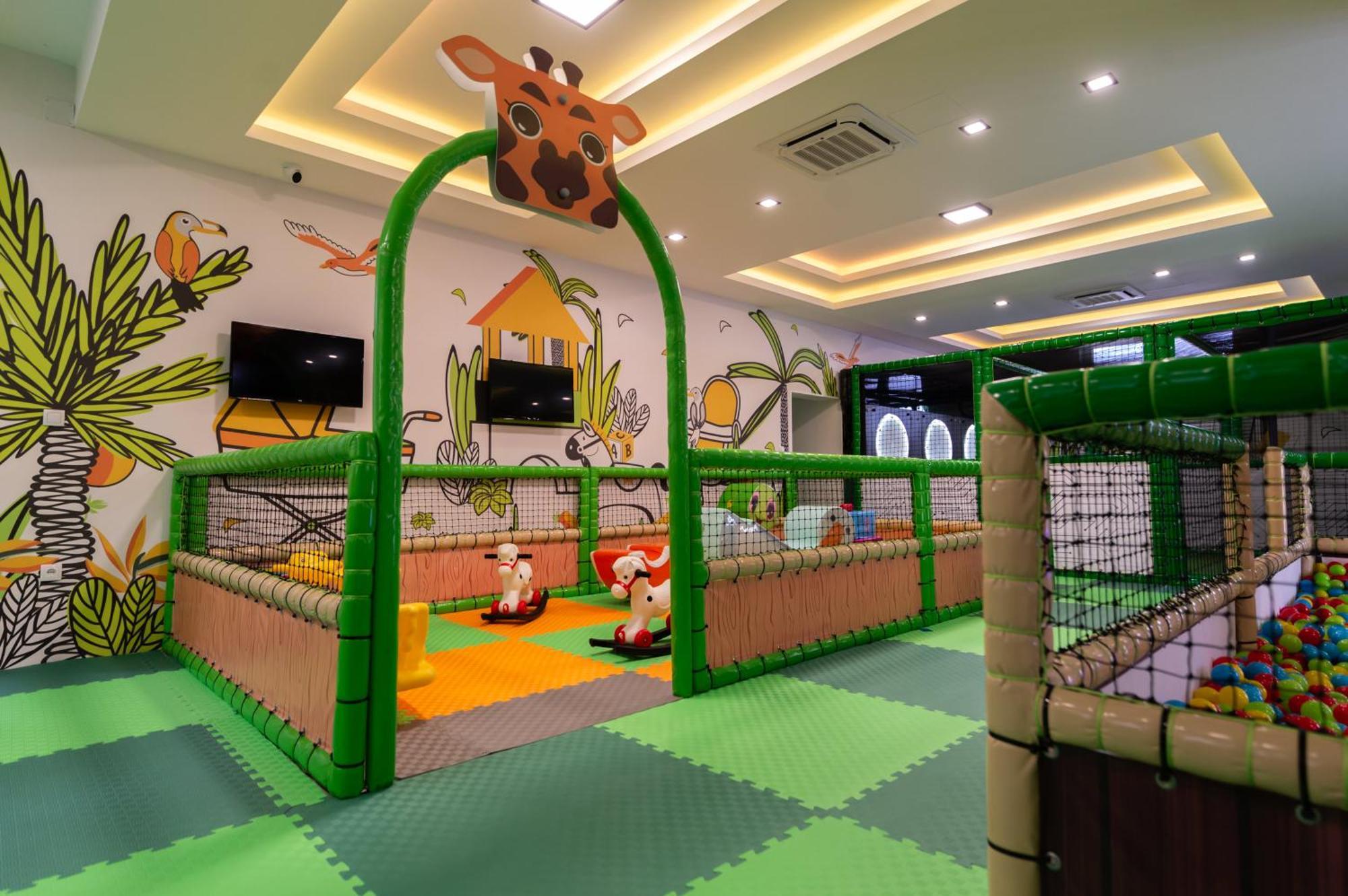 Hotel Nest Bijeljina Ngoại thất bức ảnh